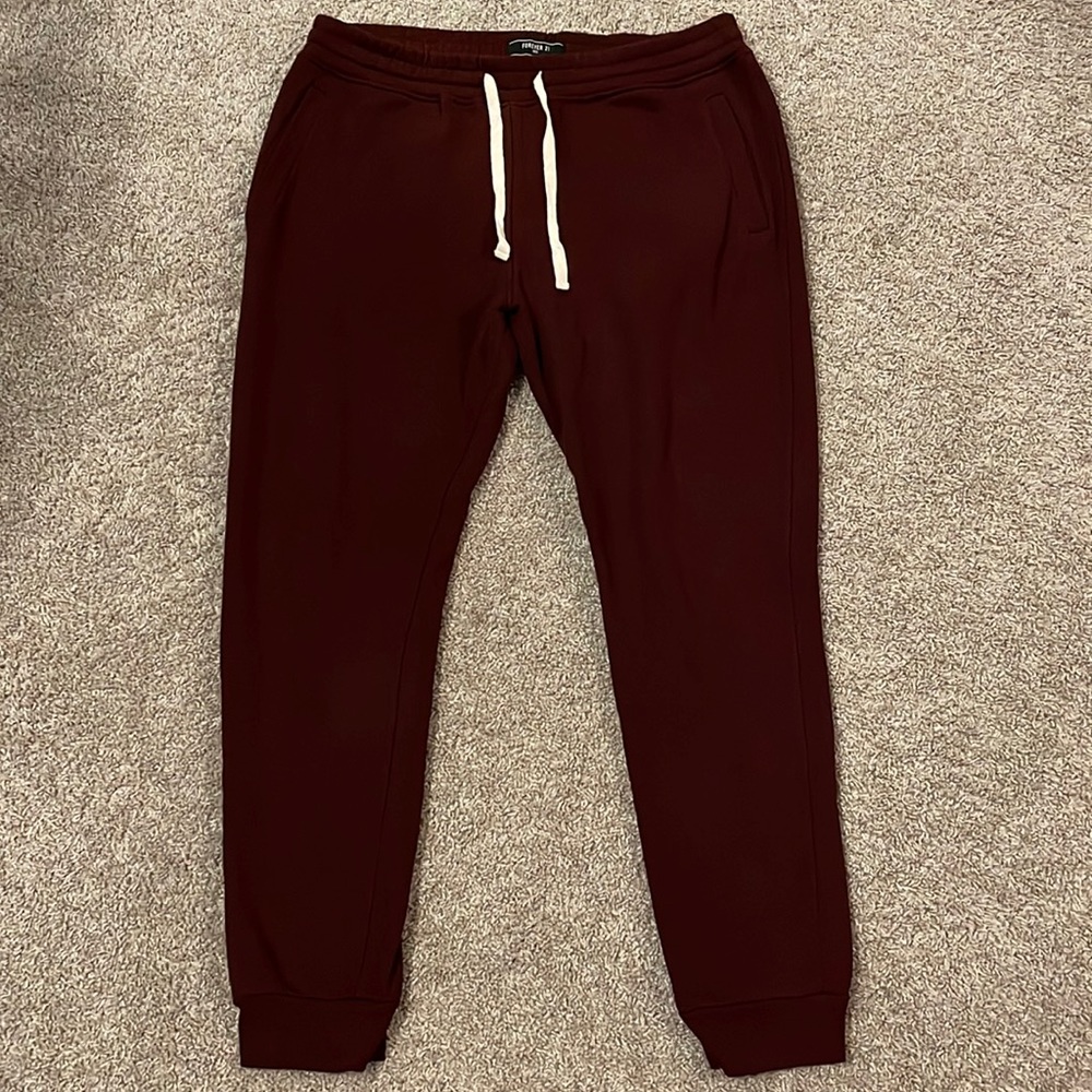 FOREVER 21 MEN Burgundy Joggers with pockets